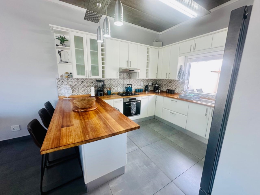 To Let 3 Bedroom Property for Rent in Big Bay Western Cape